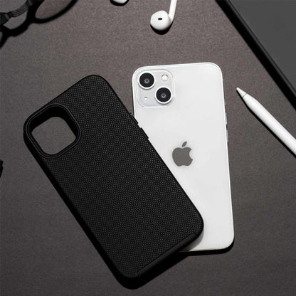 Coque robuste Blu Element Armor noire pour iPhone 15/14/13