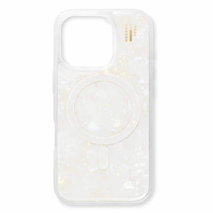 Coque nacrée MagSafe blanche pour iPhone 16 Pro Max de la marque Ideal of Sweden