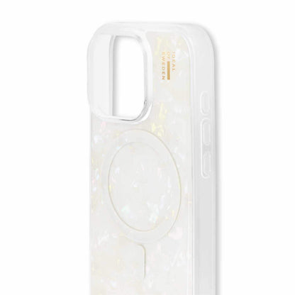 Coque nacrée MagSafe blanche pour iPhone 16 Pro Max de la marque Ideal of Sweden